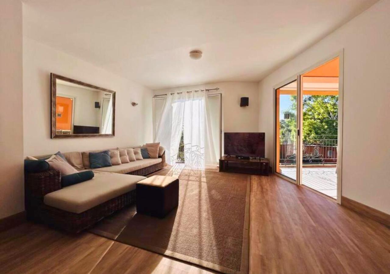 Scenic Riverfront 2 Bedroom Villa In Port Chambly Baie-du-Tombeau Exterior foto